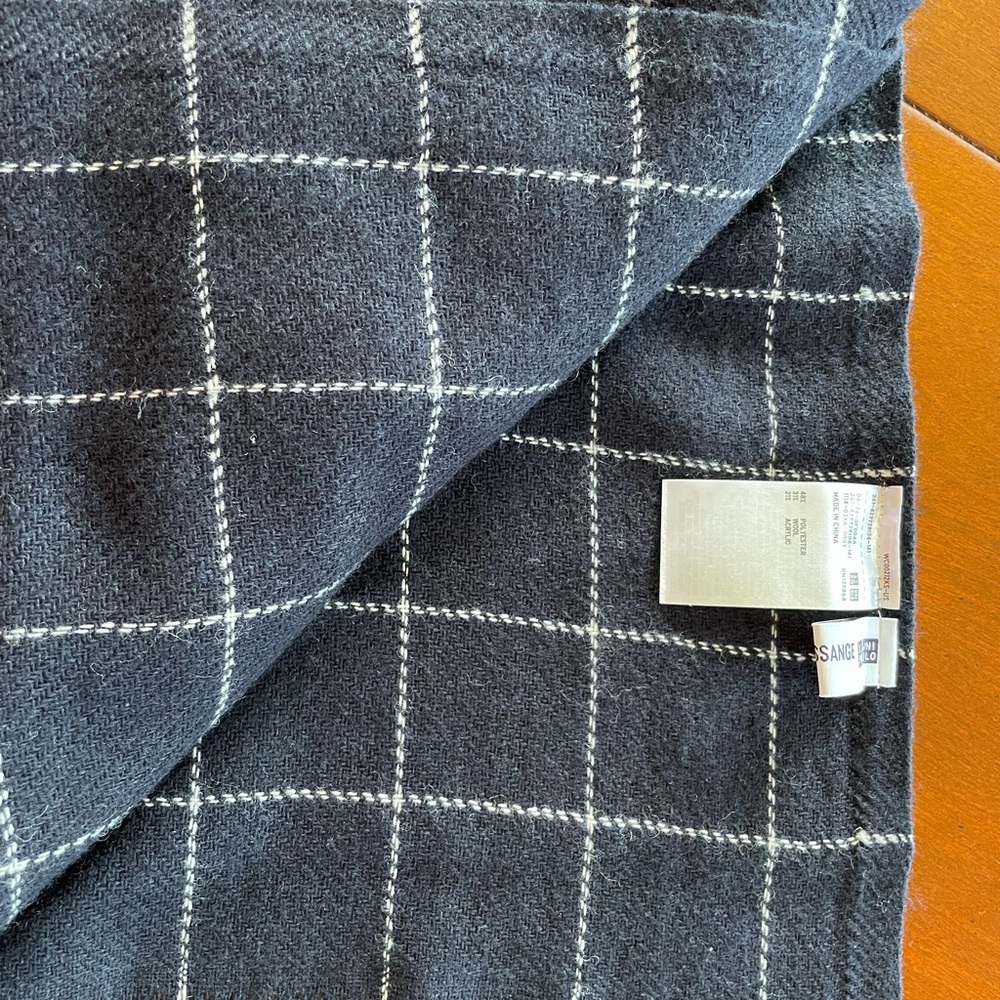 Uniqlo x Ines de la Fressange Grid Pattern Scarf in Black and White